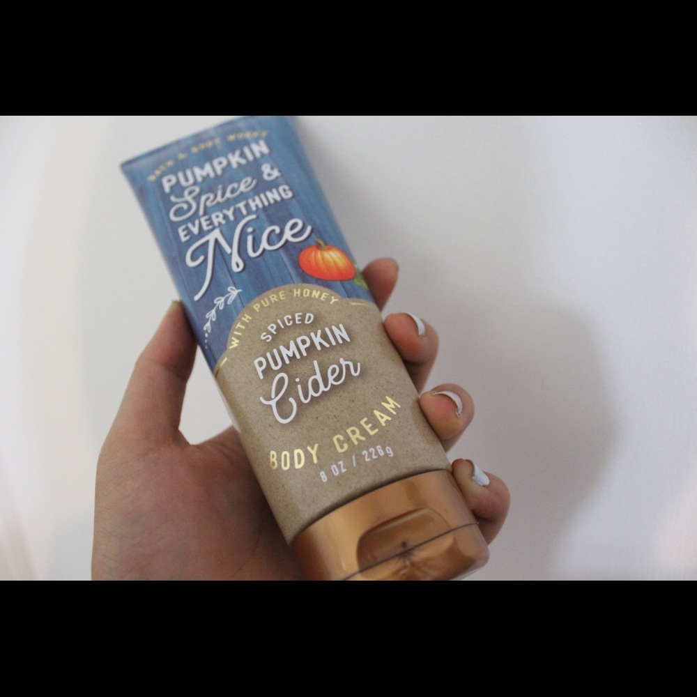 BATH AND BODY WORKS UNUSED BODY CREAM